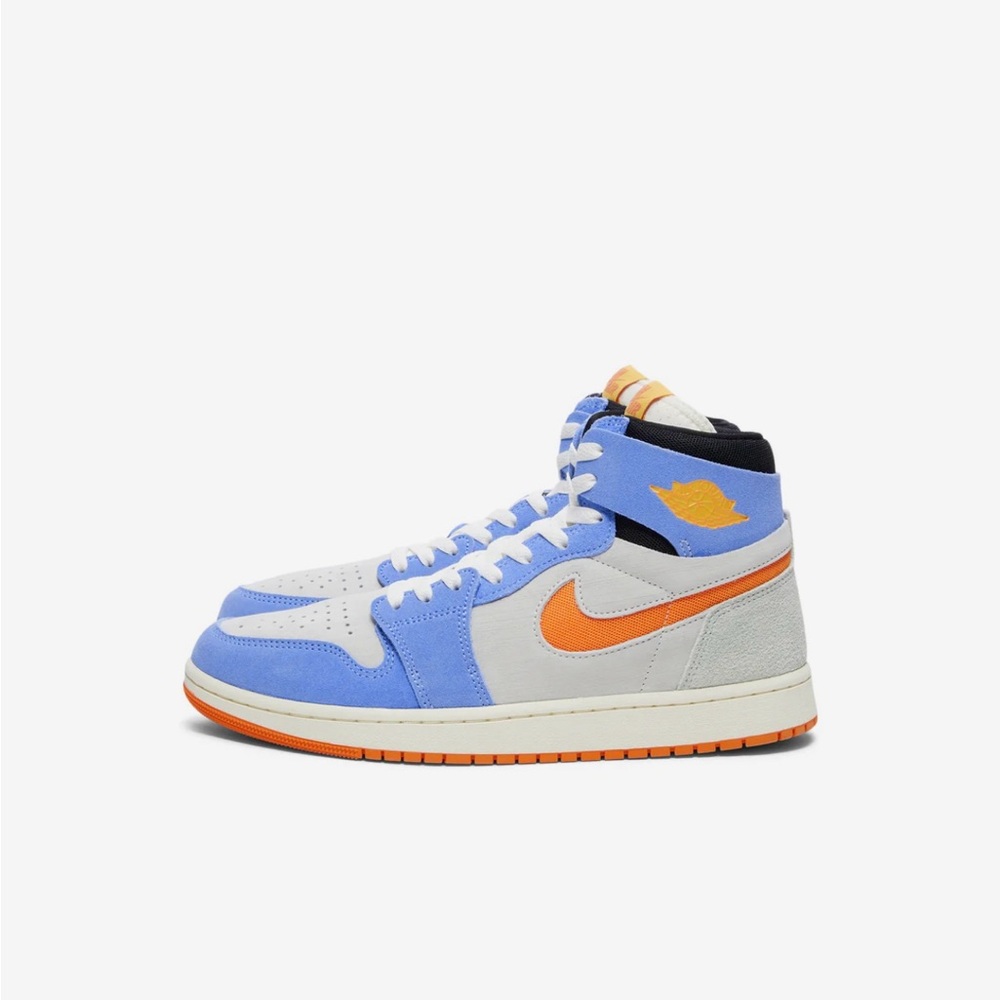Nike Blue and White Sneakers with Classic Design - Picture 3 of 7